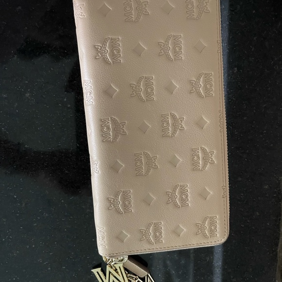 MCM Large Zipped Wallet!!! - Picture 2 of 6